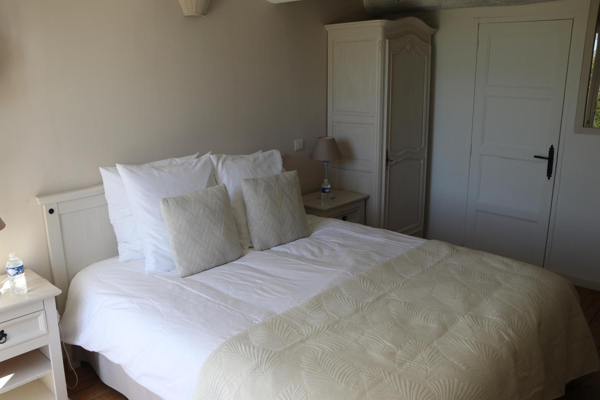 Le Mas Des Cerisiers Jacuzzi Et Sauna Inclus Pour Tous Les Logements Avignon Pokoj fotografie